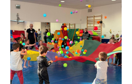 &quot;Un bonbon ou un sort&quot; halloween baby gym